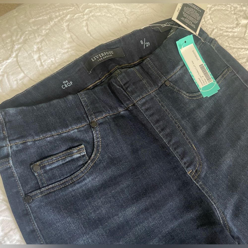 Dark crop jeans